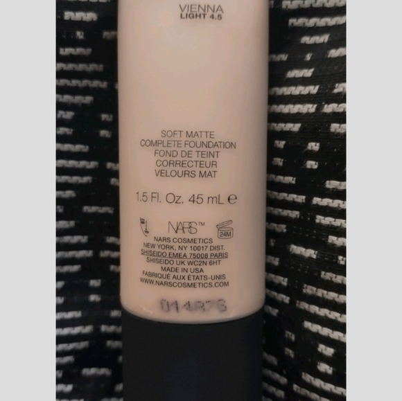 NARS Soft Matte Complete Foundation Bundle - Picture 8 of 15